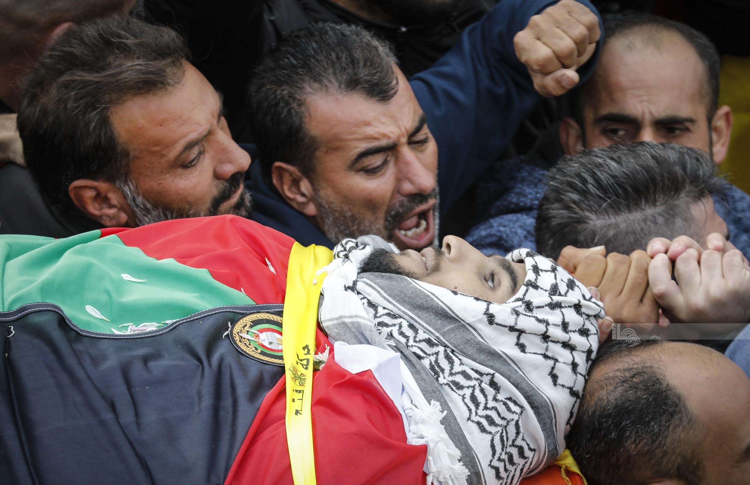 جانب من تشييع جثمان الشهيد رائد غازي النعسان في قرية المغير شرق رام الله (تصوير: بهاء نصر/ وفا)